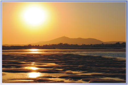 Sonnenuntergang über der Ria Formosa bei Ebbe